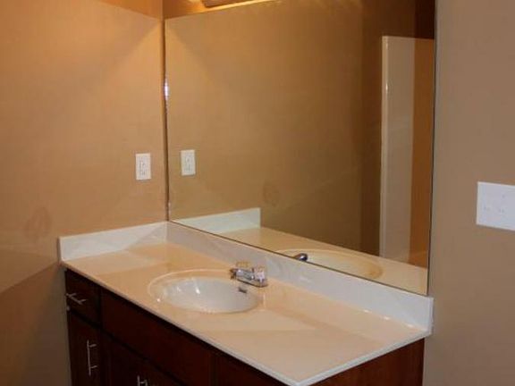 5th image of 2467 Thornberry Ct