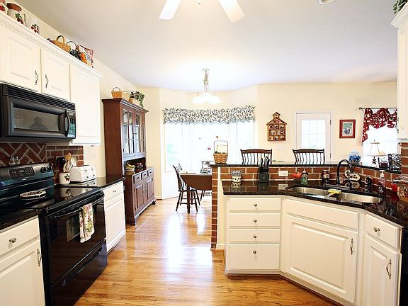 3rd image of 1567 Silver Creek Dr
