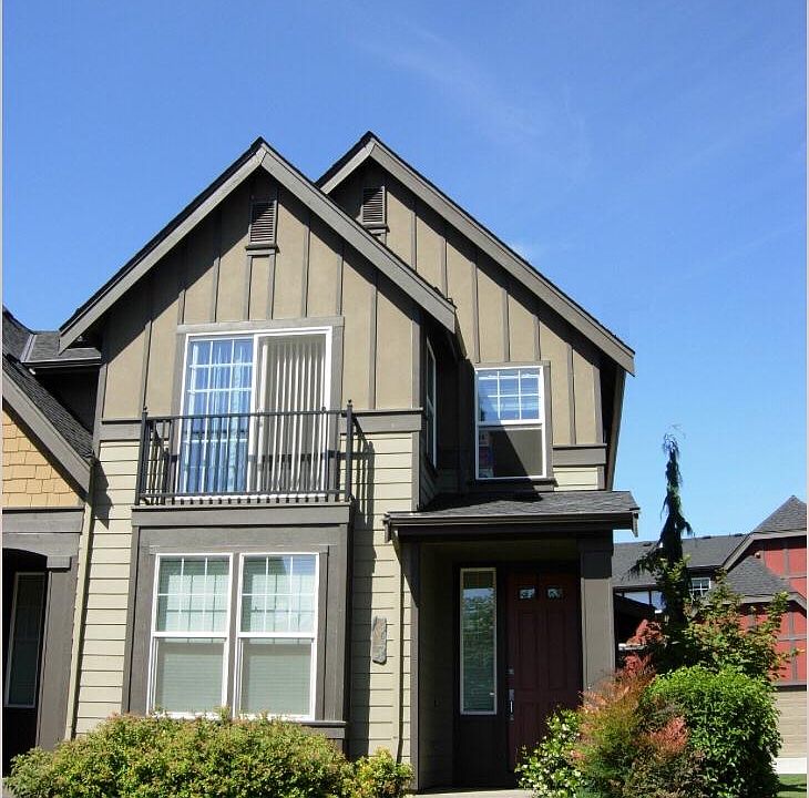 1st image of 823 NE 73rd Ave