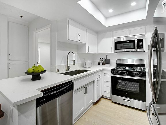 2nd image of 618 S Detroit St APT 304