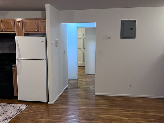 2nd image of 1861 Paulding Ave