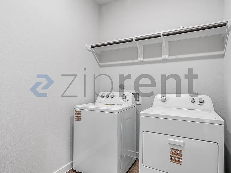 27327 Blue Pool Dr #27327 — Photo 21