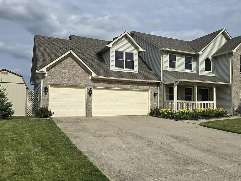 7975 Meadow Bend Cir — Photo 1