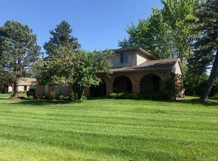 940 Homestead Ct, Rochester Hills, MI 48309