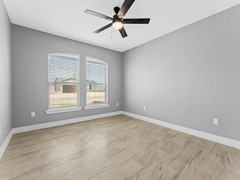 1001 Sparhawk Dr — Photo 9