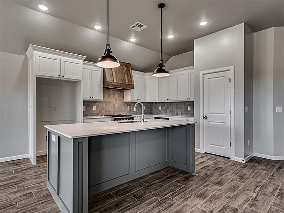 5th image of 1111 Wisteria Way