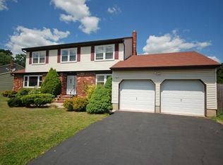 4 Valmere Ct, Edison, NJ 08817