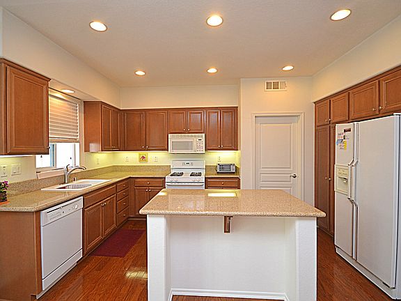 4th image of 27454 Coldwater Dr