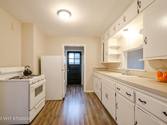5th image of 2339 Hastings Ave