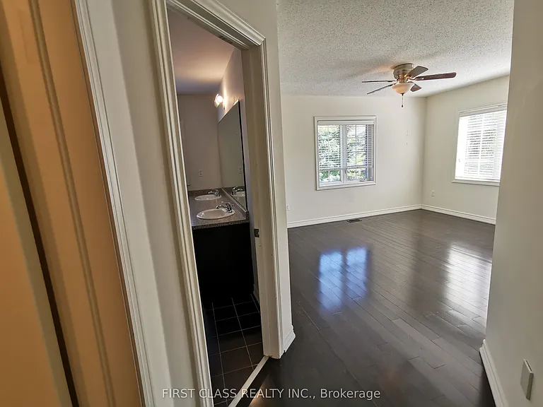 1140 Stuffles Cres — Photo 14