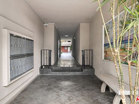 3rd image of 446 San Vicente Blvd Unit 108
