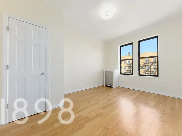 2908 31st Ave APT E14, Astoria, NY 11106