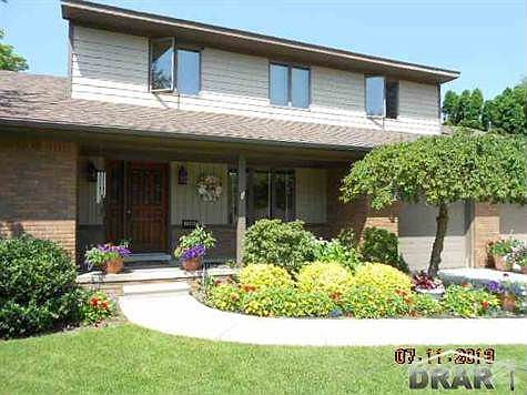 1st image of 1584 Rose Ln