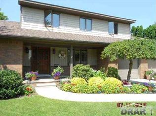 1584 Rose Ln, Trenton, MI 48183