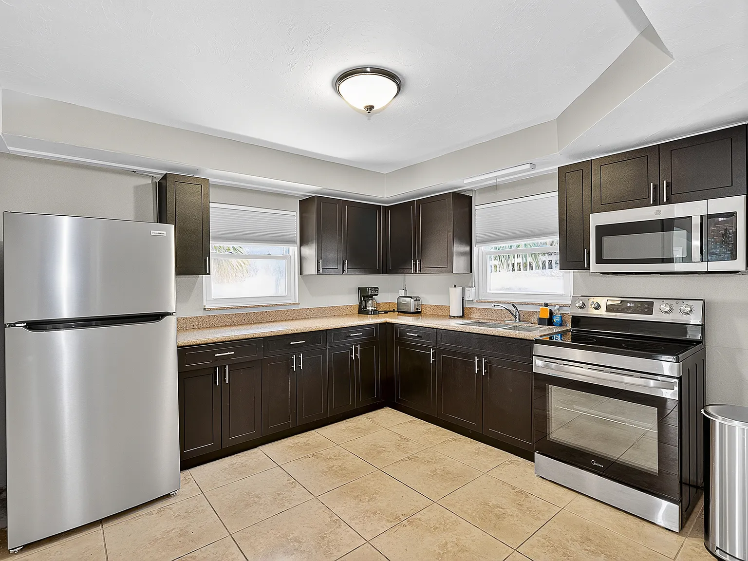 3 bed, 1813 sqft, $13,100 — Photo 4