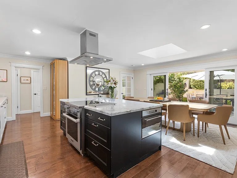 977 Continental Dr — Photo 27