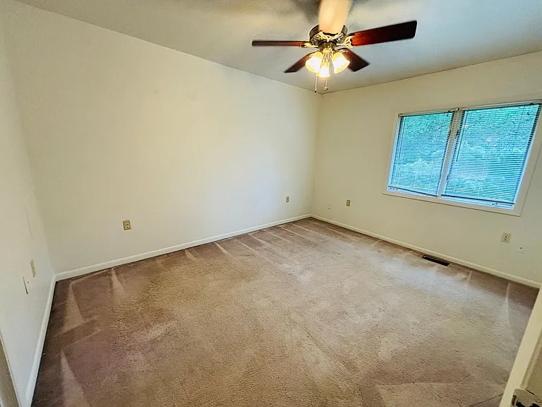 324 Shenandoah Cir — Photo 12