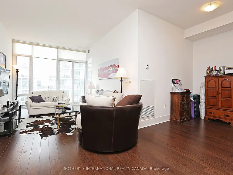 29 Queens Quay E #811 — Photo 15