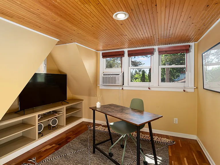 2731 SW Old Orchard Rd — Photo 40
