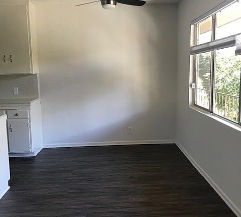 4th image of 953 6th St APT 8