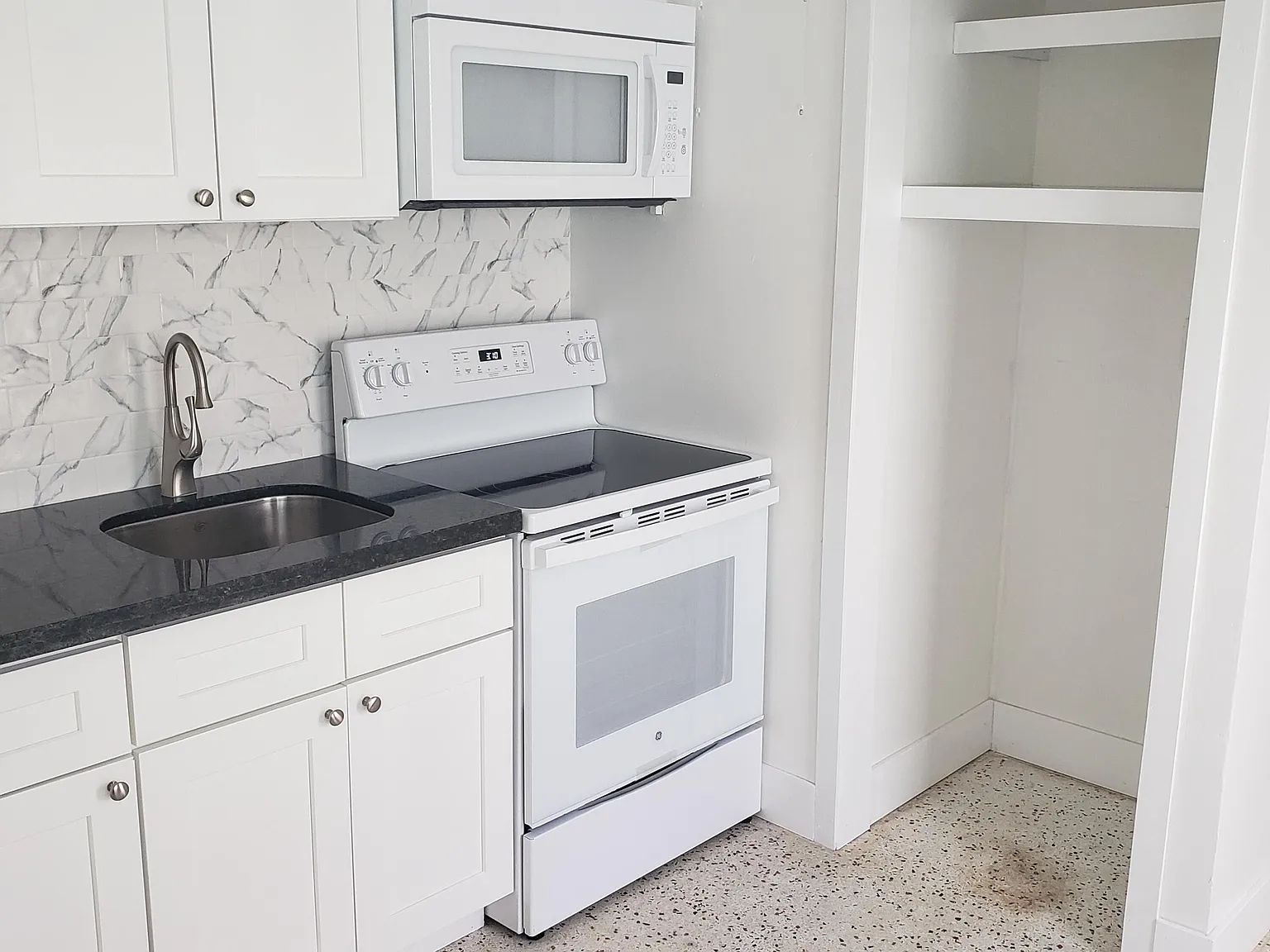 Studio, 1.0 bath, 350 sqft, $1,450 — Photo 3