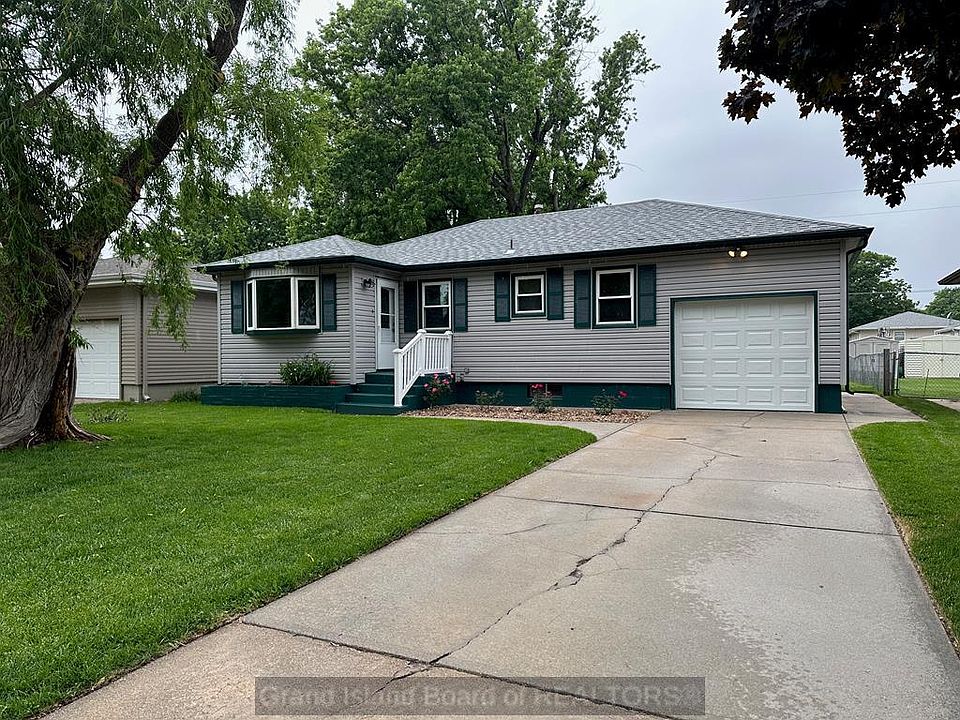 1st image of 1412 N Ruby Ave