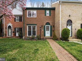 9750 Cardinal Rd, Fairfax, VA 22030