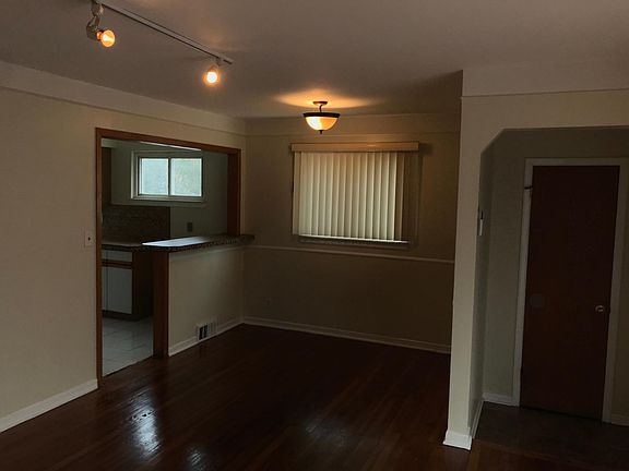 3rd image of 19434 Woodmont St