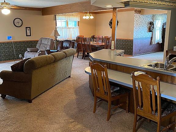 Family room / Eating Bar
