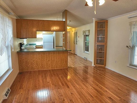 3rd image of 11 Kylee Dr