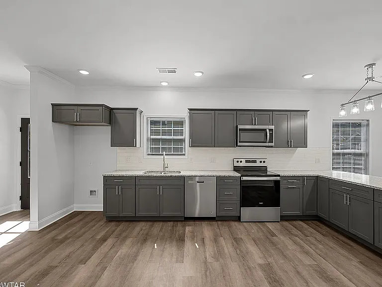 122 Hatton St — Photo 3