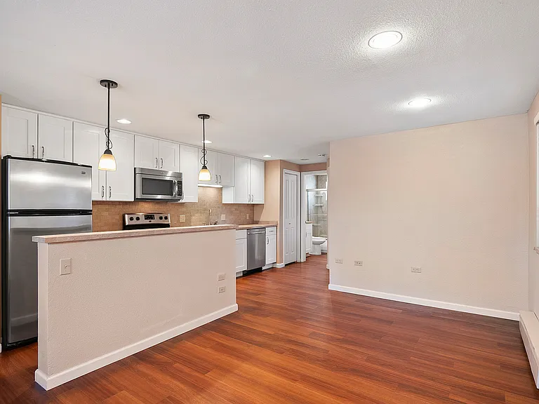 150 S Clarkson — Photo 8