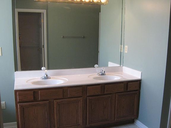3rd image of 3669 White Pine Dr