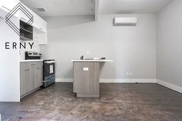 Rented by ERNY LLC | media 10