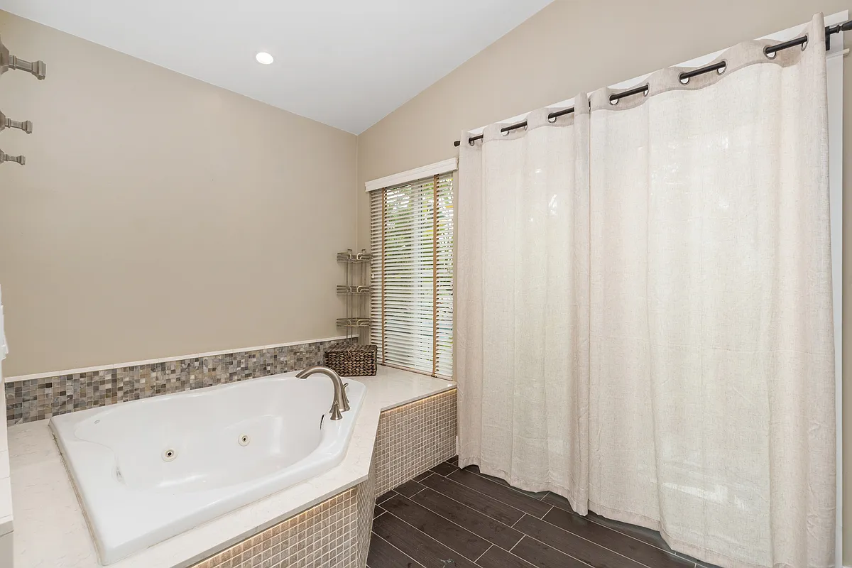 3 bed, 1828 sqft, $10,000 — Photo 4