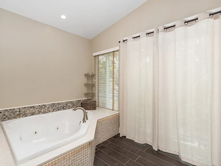 142 W Avenida Cadiz — Photo 4