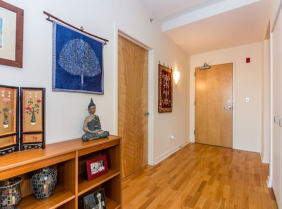 2nd image of 900 Chicago Ave Unit 302