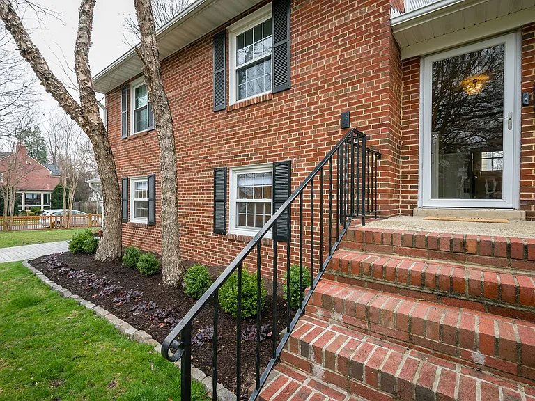 407 Russell Rd — Photo 63