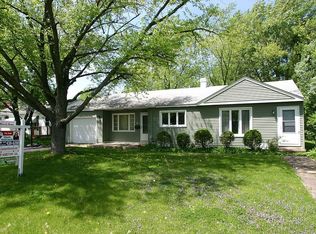 8 Johnathan Rd, Lake Zurich, IL 60047