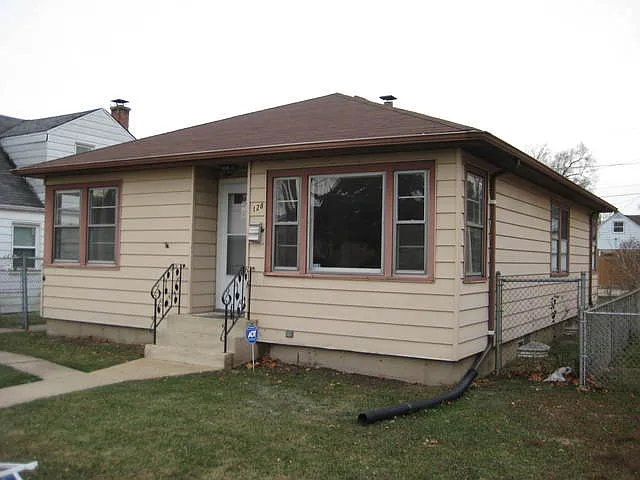 128 Granville Ave photo 1