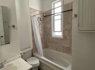 1125 W Addison St APT 2, Chicago, IL 60613