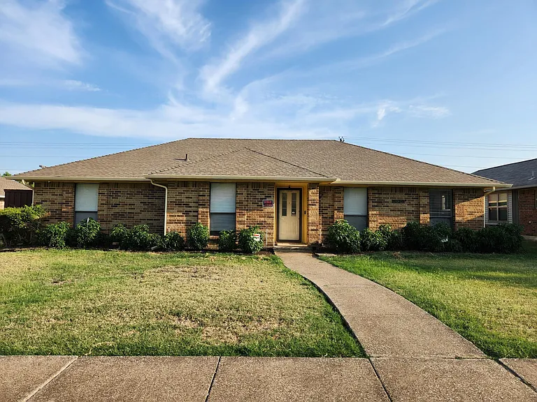 1526 Silverleaf Dr — Photo 1