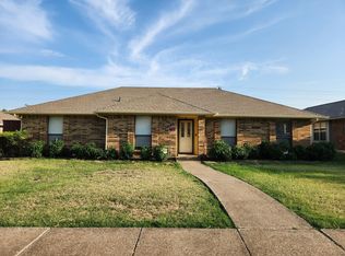 1526 Silverleaf Dr, Carrollton, TX 75007