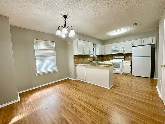 5th image of 1911 Mesquite Cir