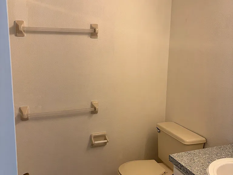3900 Southpointe Dr #113 — Photo 9