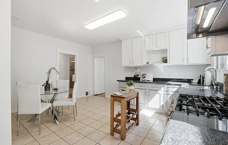 2 bed, 1.0 bath, 1175 sqft, $3,300 — Photo 3