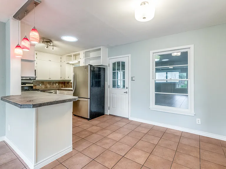 11504 Oakwood Dr — Photo 9