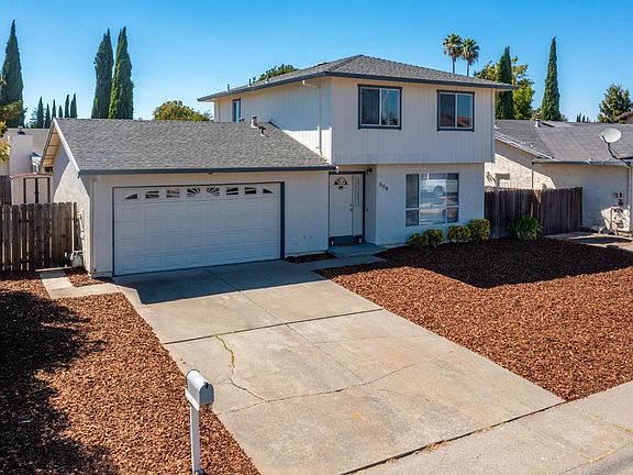 3rd image of 606 Skylark Drive
