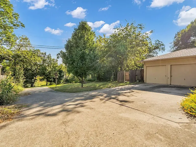 2972 Maydelle Ln — Photo 15