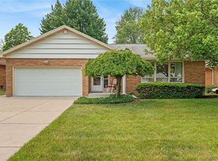 258 Clearfield Dr, Williamsville, NY 14221